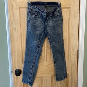 Venus capri jeans. embellishments on back pockets